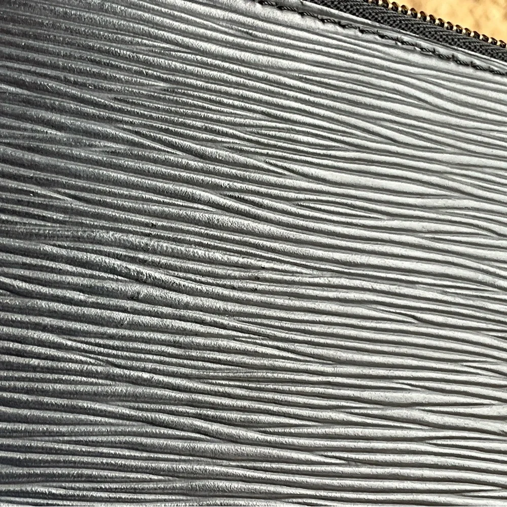 Louis Vuitton Black Epi Pochette Accessories - Picture 9 of 16